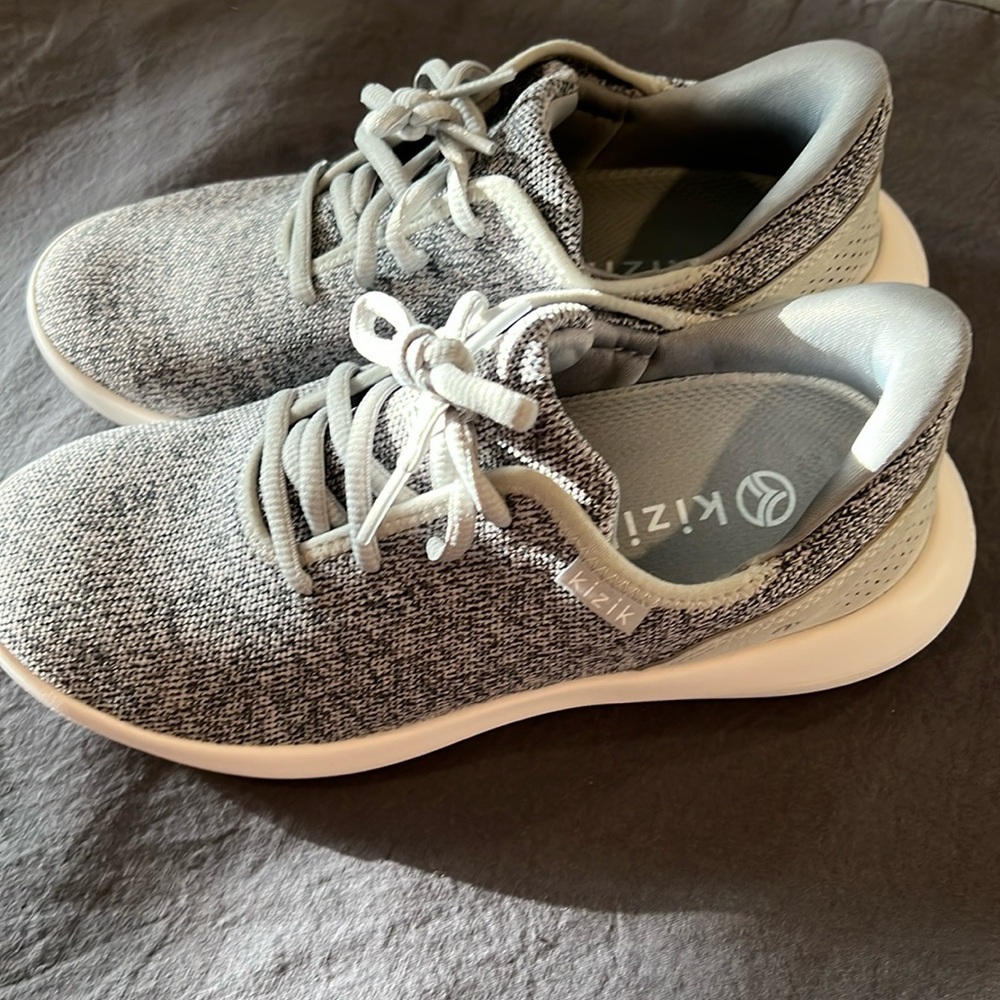 Kizik Mens 5.5 women 7. Gray slip on shoes